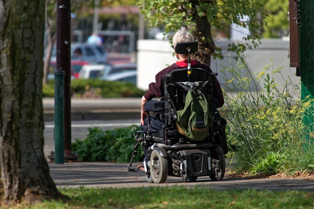 We Wrocławiu uruchomiono darmowe punkty ładowania elektrycznych wózków inwalidzkich - fot. pixabay (zdjęcie ilustracyjne)
