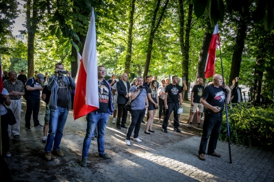 Wrocław: Wieczorny marsz upamiętniający ofiary rzezi wołyńskiej rozwiązany [ZDJĘCIA] - 0