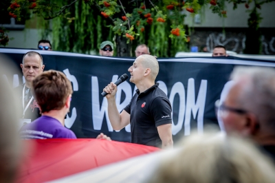 Wrocław: Wieczorny marsz upamiętniający ofiary rzezi wołyńskiej rozwiązany [ZDJĘCIA] - 9