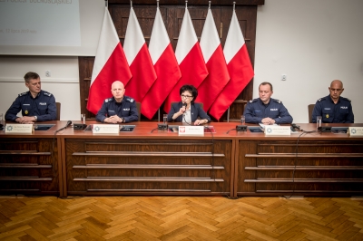 Dolnośląscy strażacy i policjanci na odprawie z minister [ZDJĘCIA] - 10