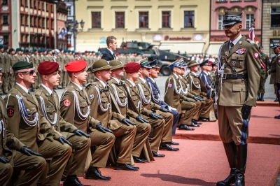 Oto nowi oficerowie. Ceremonia odbyła się na wrocławskim Rynku [ZDJĘCIA] - 4