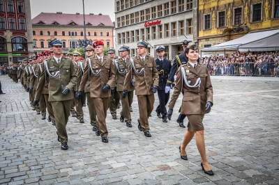 Oto nowi oficerowie. Ceremonia odbyła się na wrocławskim Rynku [ZDJĘCIA] - 7