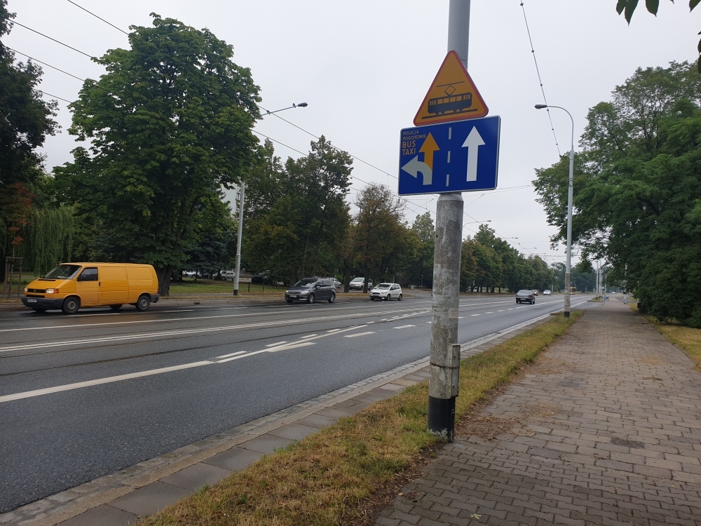 Na Grabiszyńskiej we Wrocławiu powstał buspas. Kierowcy staną w wielkich korkach? - fot. Gregor Niegowski