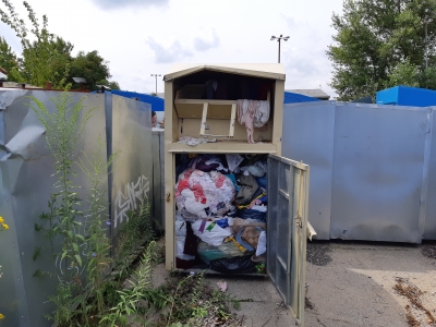 Wrocław: Wysyp nielegalnie stawianych kontenerów na odzież używaną - 4