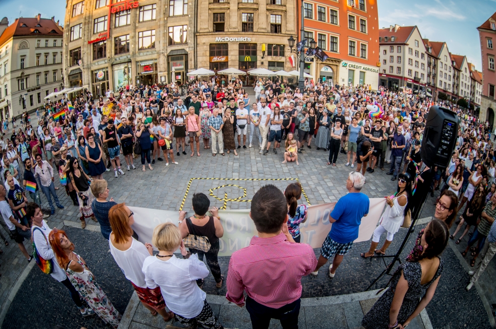 Wrocław: Manifestacja przeciw nienawiści pod pręgierzem [ZDJĘCIA] - fot. Andrzej Owczarek