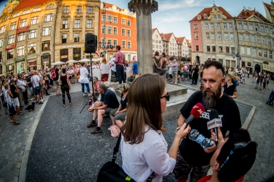 Wrocław: Manifestacja przeciw nienawiści pod pręgierzem [ZDJĘCIA] - 6