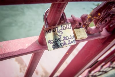 Pierwsze kłódki miłości zawisły na mostach młyńskich - 7