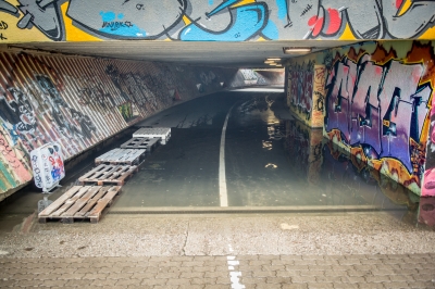 Tor przeszkód w zalanym przejściu podziemnym na placu Społecznym - 7