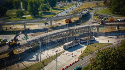 Wrocław: Sporo utrudnień w ruchu drogowym. Rozbiórka estakady na pl. Społecznym [SPRAWDŹ, WIDEO Z DRONA] - 13