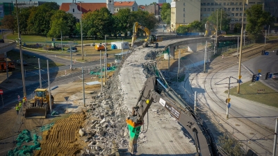 Wrocław: Sporo utrudnień w ruchu drogowym. Rozbiórka estakady na pl. Społecznym [SPRAWDŹ, WIDEO Z DRONA] - 8