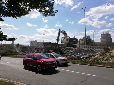 Wrocław: Sporo utrudnień w ruchu drogowym. Rozbiórka estakady na pl. Społecznym [SPRAWDŹ, WIDEO Z DRONA] - 19