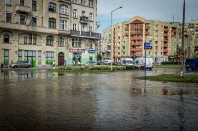 Rwąca rzeka na ulicy Zaporoskiej we Wrocławiu [ZDJĘCIA] - 4