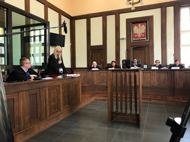 Jeleniogórski sąd umorzył postępowanie przeciw mężczyźnie, który zabił konkubenta matki - Fot: P. Słowiński