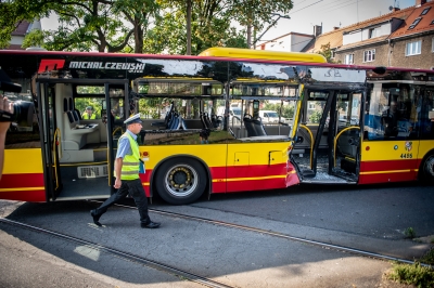 Wypadek autobusu z tramwajem na Tarnogaju [ZOBACZ] - 1