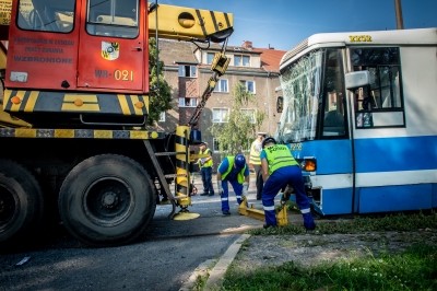 Wypadek autobusu z tramwajem na Tarnogaju [ZOBACZ] - 4