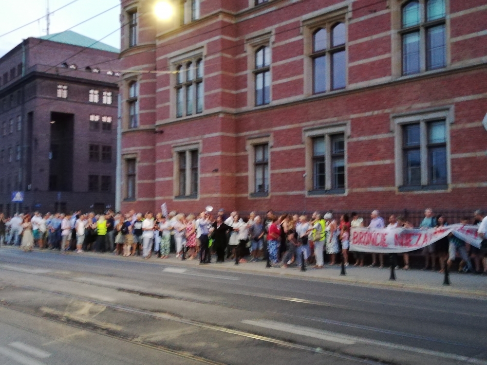 Manifestowali przeciwko hejtowi w Ministerstwie Sprawiedliwości [ZOBACZ]