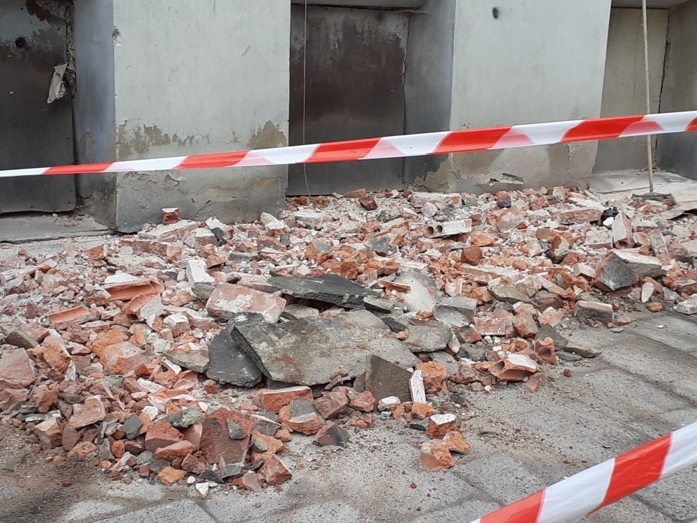 „To cud, że nikt nie ucierpiał”. Zawalił się gzyms kamienicy we Wrocławiu - fot. Beata Makowska