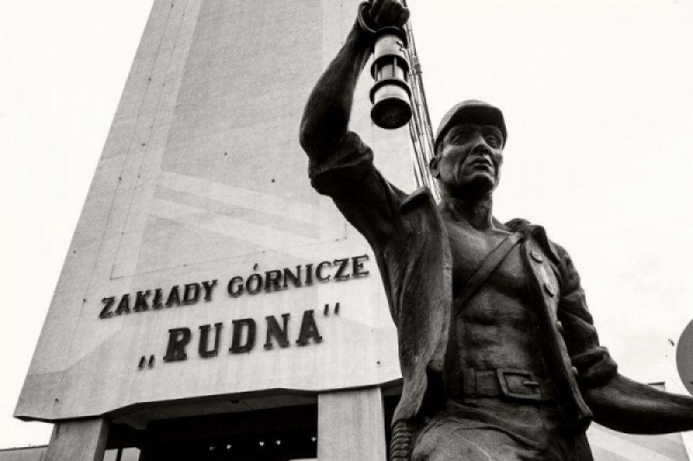 Pierwszy i największy na Dolnym Śląsku strajk po wprowadzeniu stanu wojennego - (fot. Andrzej Owczarek)