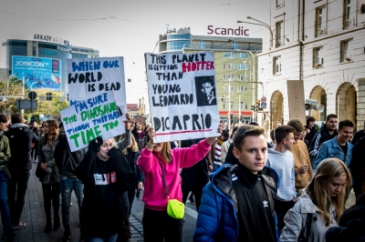 Wrocław: Strajk klimatyczny uczni&oacute;w. "Nie damy sobie zabrać przyszłości"