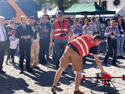 Dron i czujniki sprawdzą jakość powietrza w Twardog&oacute;rze