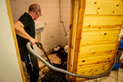Pacjenci na korytarzach w Dolnośląskim Centrum Transplantacji Komórkowych. Nowej siedziby jak nie było, tak nie ma - 17