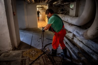 Pacjenci na korytarzach w Dolnośląskim Centrum Transplantacji Komórkowych. Nowej siedziby jak nie było, tak nie ma - 18