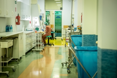 Pacjenci na korytarzach w Dolnośląskim Centrum Transplantacji Komórkowych. Nowej siedziby jak nie było, tak nie ma - 6