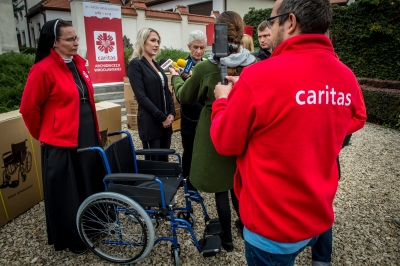 Caritas dostała sprzęt dla niepełnosprawnych - 4