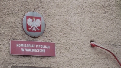 Dw&oacute;ch byłych już policjant&oacute;w z Wałbrzycha ponownie trafi przed sąd