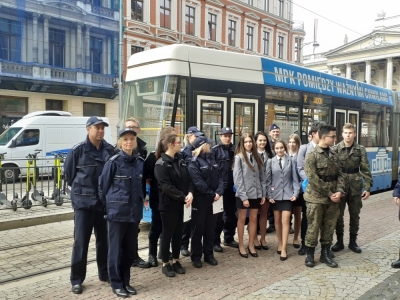 Wrocław: Wspólne patrole policjantów i uczniów w pojazdach MPK