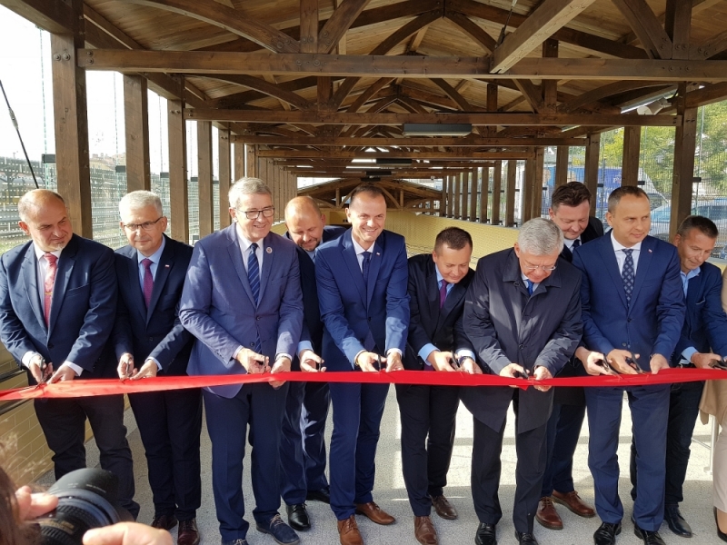 Otwarto wyremontowaną stację kolejową w Jaworzynie Śląskiej  - Fot: B. Szarafin