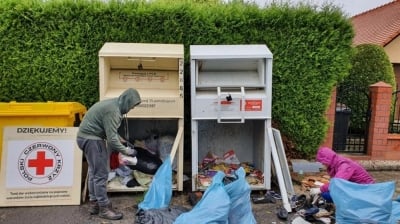 Złotoryja: Trwają poszukiwania sprawcy, kt&oacute;ry zanieczyszcza fekaliami kontenery PCK