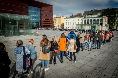 Ponad tysiąc zaproszeń rozdane w kilkadziesiąt minut. Olbrzymie zainteresowanie spotkaniem z Tokarczuk - 12