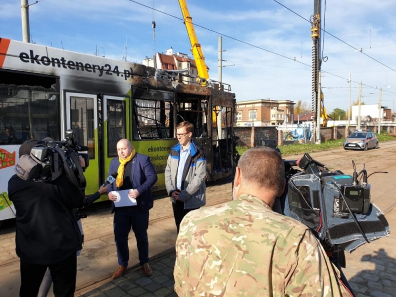 Wrocławskie MPK nagrodziło motorniczego za ewakuację pasażerów z płonącego tramwaju - K. Balawejder/A. Łoś