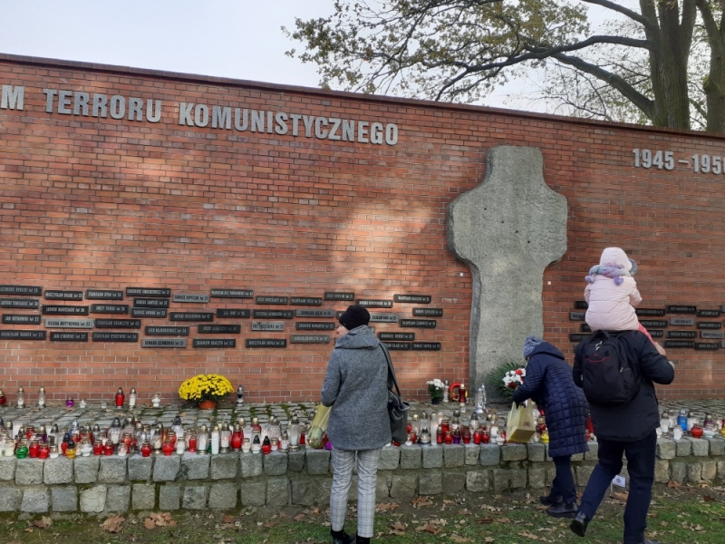 Oddają hołd polskim bohaterom - fot. Elżbieta Osowicz