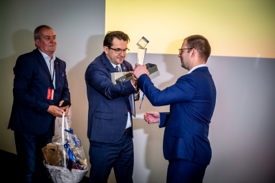 Zarobią dwa miliony złotych na współpracy z Amazonem  - 1