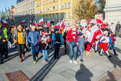 Radosna Parada Niepodległości na ulicach Wrocławia [ZDJĘCIA] - 9