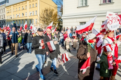 Radosna Parada Niepodległości na ulicach Wrocławia [ZDJĘCIA] - 10