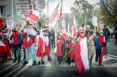 Radosna Parada Niepodległości na ulicach Wrocławia [ZDJĘCIA] - 23
