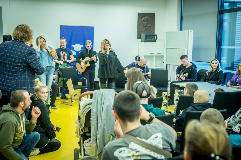 Beata Kozidrak odwiedziła pacjent&oacute;w Przylądka Nadziei [FOTO]