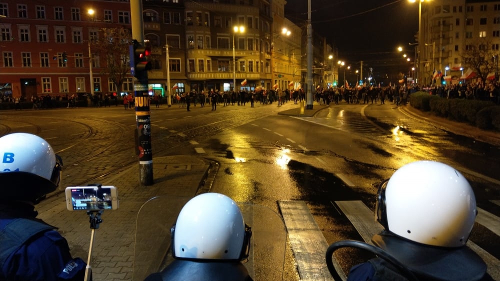 Zamieszki podczas Marszu Niepodległości we Wrocławiu. Policja użyła armatek wodnych