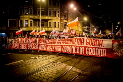 Zamieszki podczas Marszu Niepodległości we Wrocławiu. Policja użyła armatek wodnych - 31