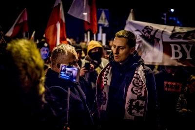 Zamieszki podczas Marszu Niepodległości we Wrocławiu. Policja użyła armatek wodnych - 32