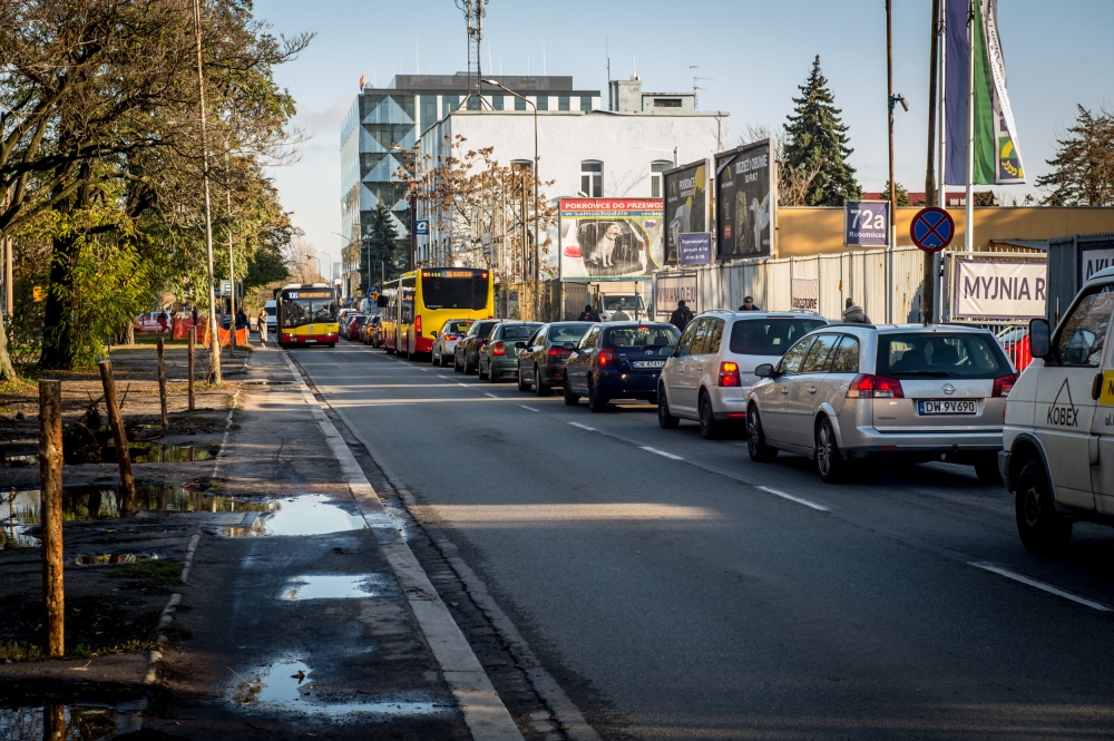 Koszmar na zachodzie Wrocławia. Mieszkańcy szybciej idą niż jadą [POSŁUCHAJ]