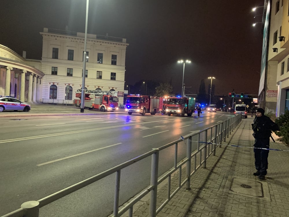 Pożar na Dworcu Świebodzkim. Jedna osoba nie żyje [AKTUALIZACJA]