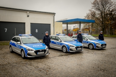 Dziewięć nowych samochodów trafiło do dolnośląskiej policji [ZDJĘCIA] - 3