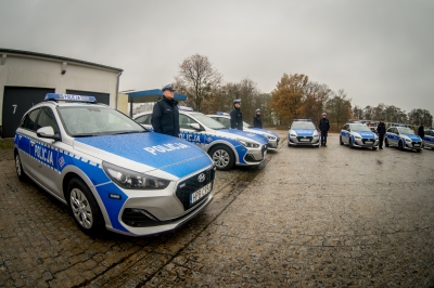 Dziewięć nowych samochodów trafiło do dolnośląskiej policji [ZDJĘCIA] - 4