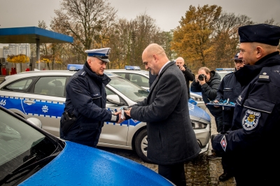 Dziewięć nowych samochodów trafiło do dolnośląskiej policji [ZDJĘCIA] - 7