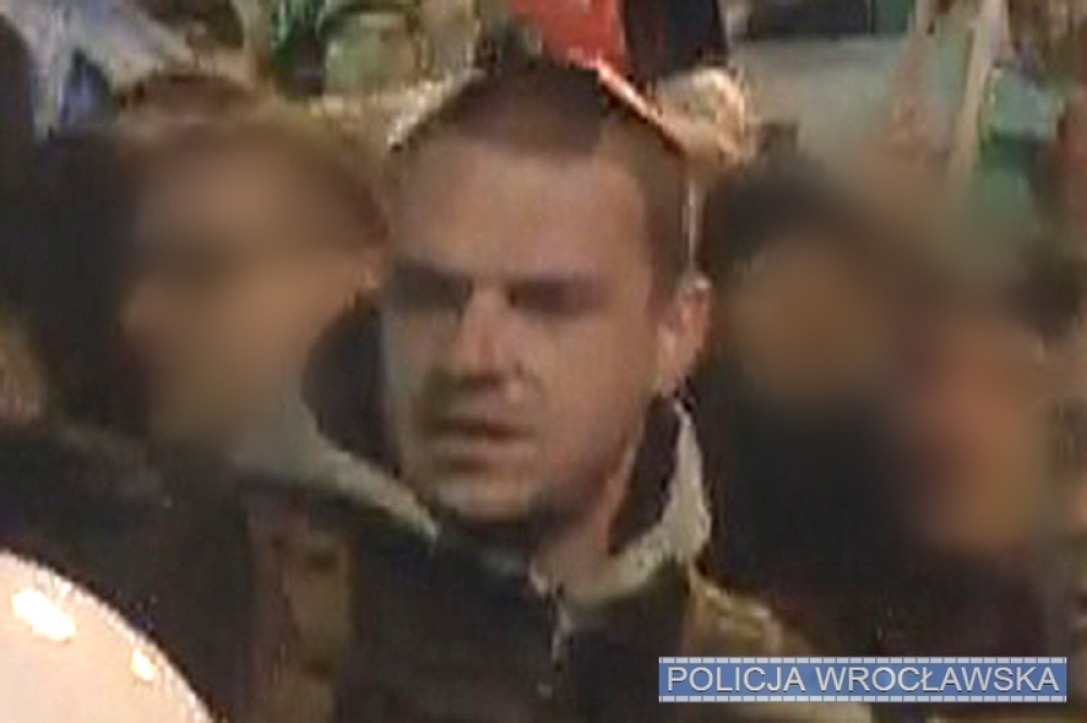 Kolejne wizerunki osób poszukiwanych po marszu z 11 listopada [ZDJĘCIA] - fot. Komenda Miejska Policji we Wrocławiu