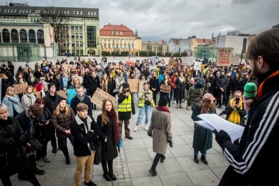 Młodzieżowy Strajk Klimatyczny w centrum Wrocławia [FOTO] - 11